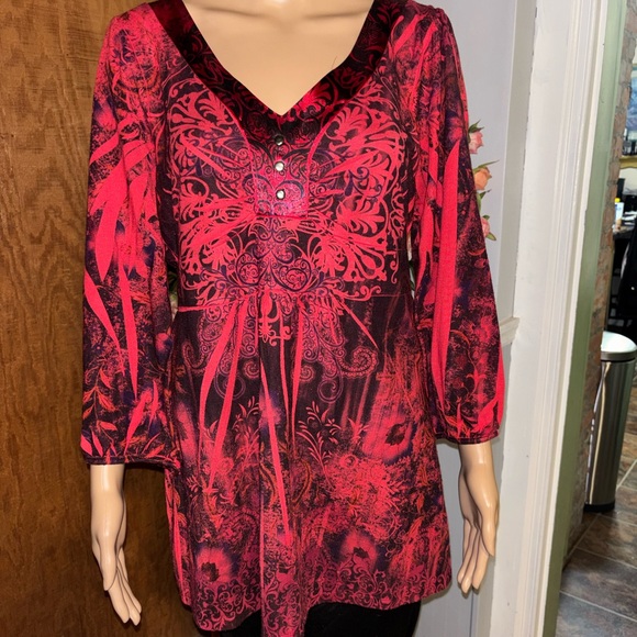 Energe Tops - Energe World Wear Red Black Floral Tunic Top L